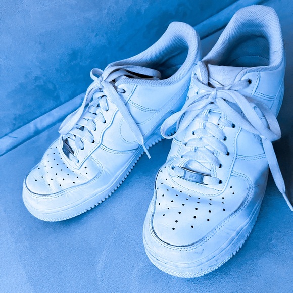 WOMENS 9.5 AirForce 1’s - Picture 2 of 4